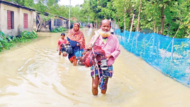 অকাল বন্যায় উত্তরে ডুবল লোকালয়